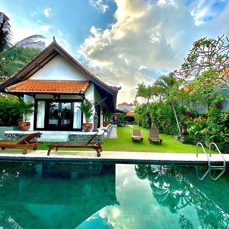 Hotel Puri Ayu Canggu Exterior foto
